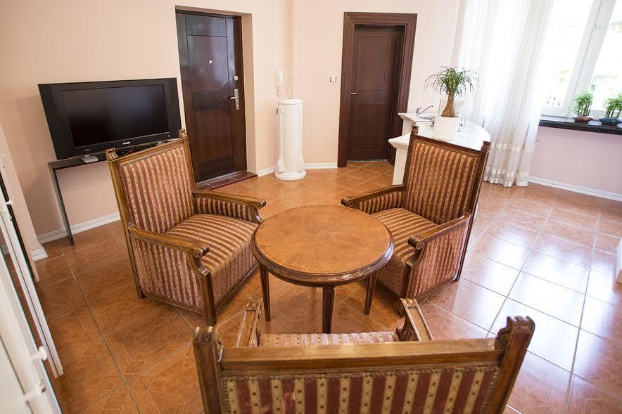 Luna Apartment Novi Sad Buitenkant foto